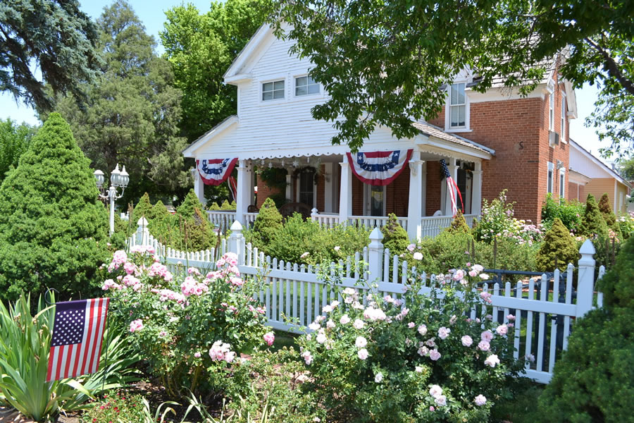 heritage inn snowflake az bed and breakfast exterior in bloom