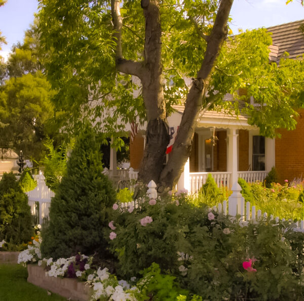 snowflake heritage inn gardens and porch